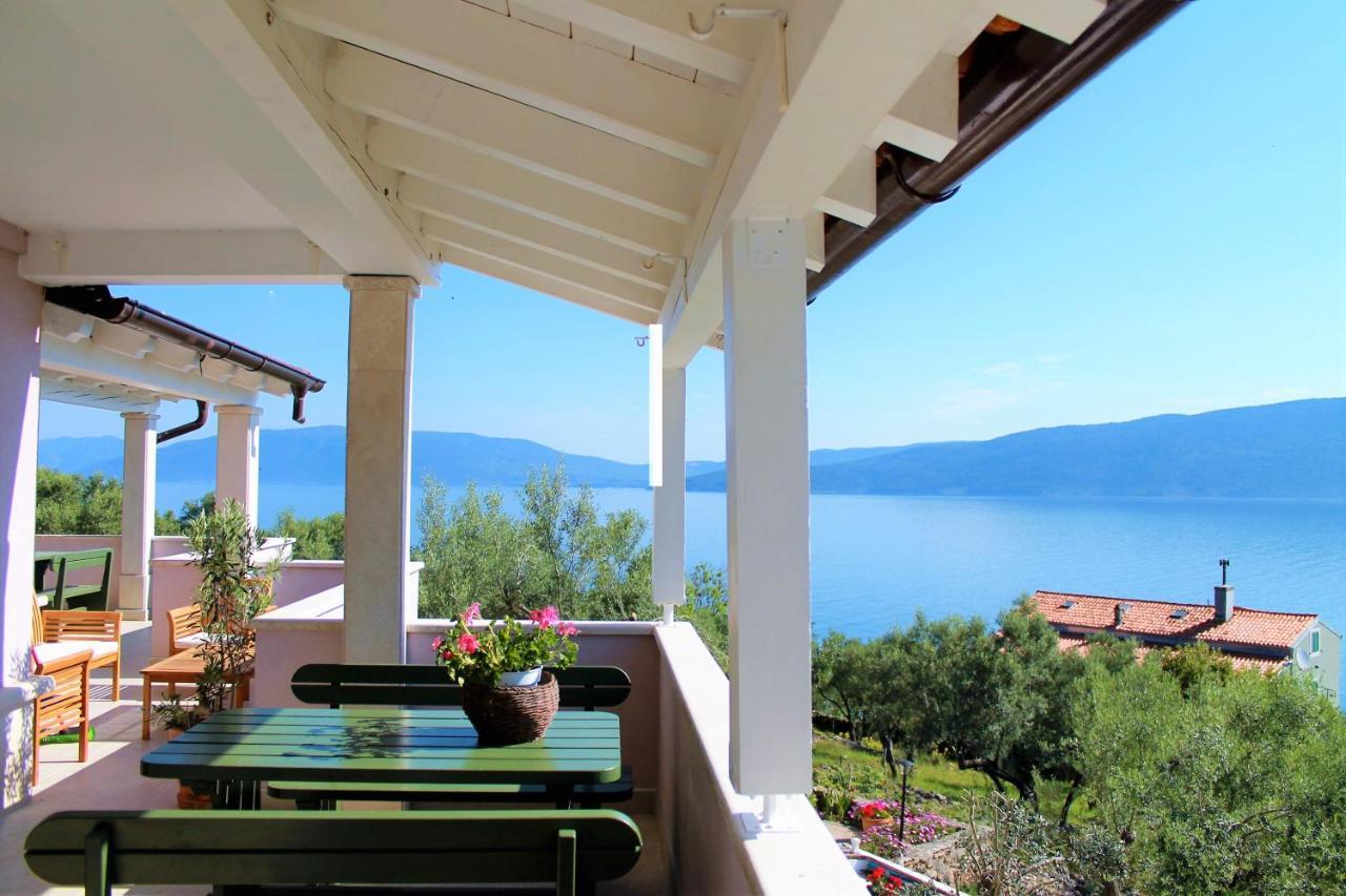 Apartmani Klaudija Valun Exterior photo