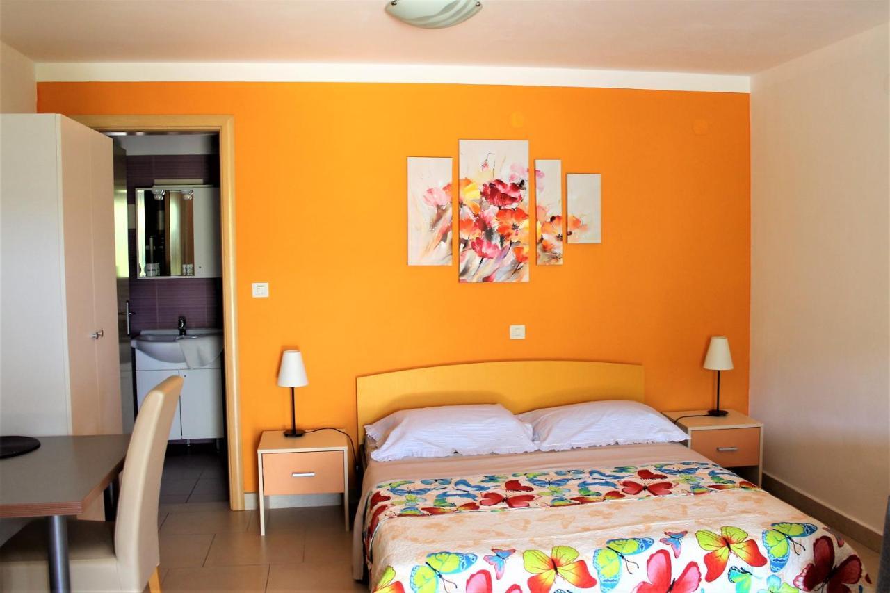 Apartmani Klaudija Valun Exterior photo