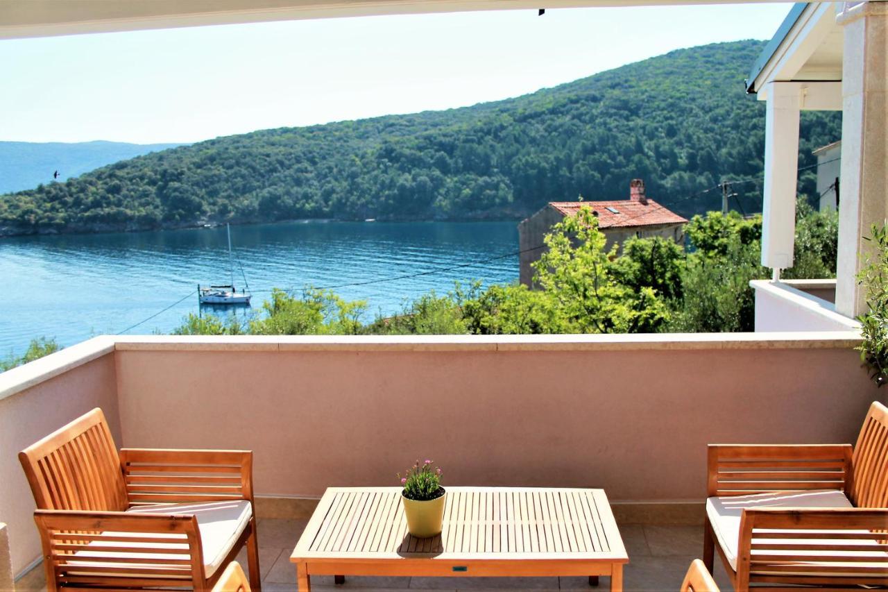 Apartmani Klaudija Valun Exterior photo