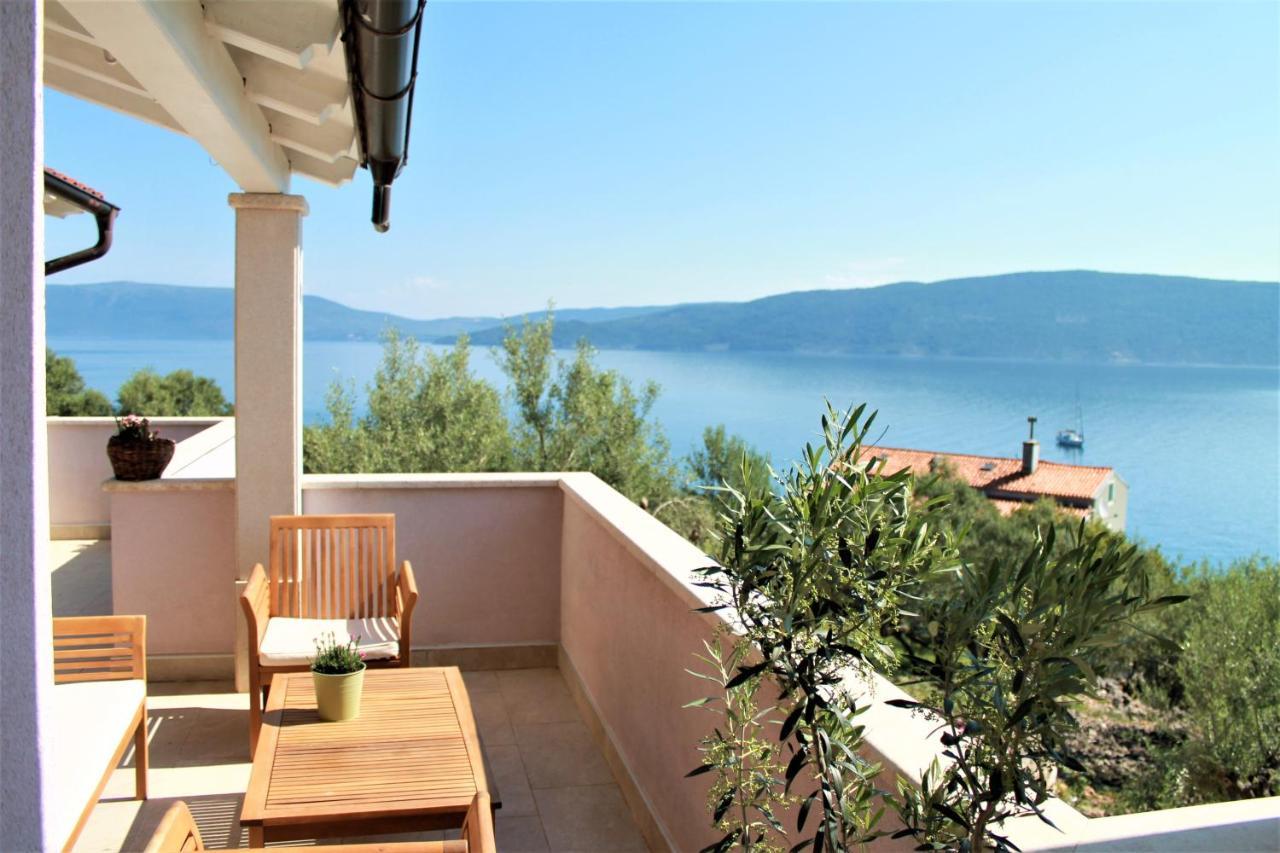 Apartmani Klaudija Valun Exterior photo