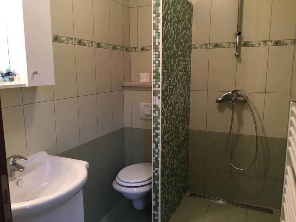 Apartmani Klaudija Valun Exterior photo
